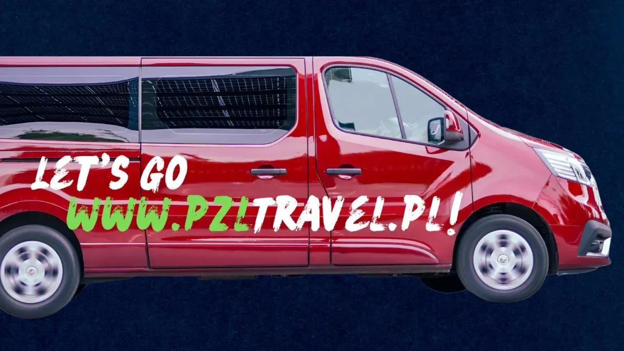 Czerwony bus z napisem "LET'S GO WWW.PZITRAVEL.PL!" zaprasza na podróż do Stuttgartu.