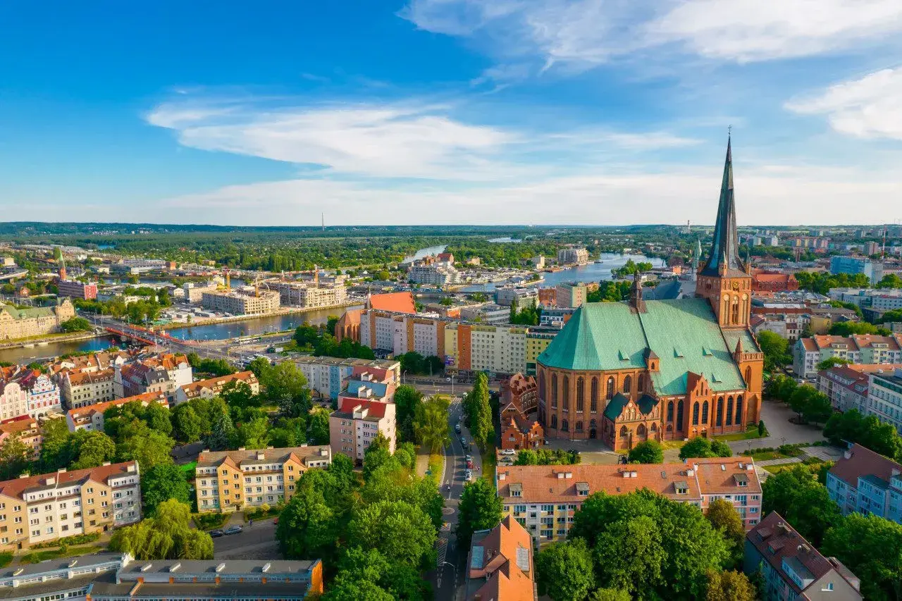 Gdzie leży Szczecin? Odkryj jego wyjątkowe położenie i atrakcje