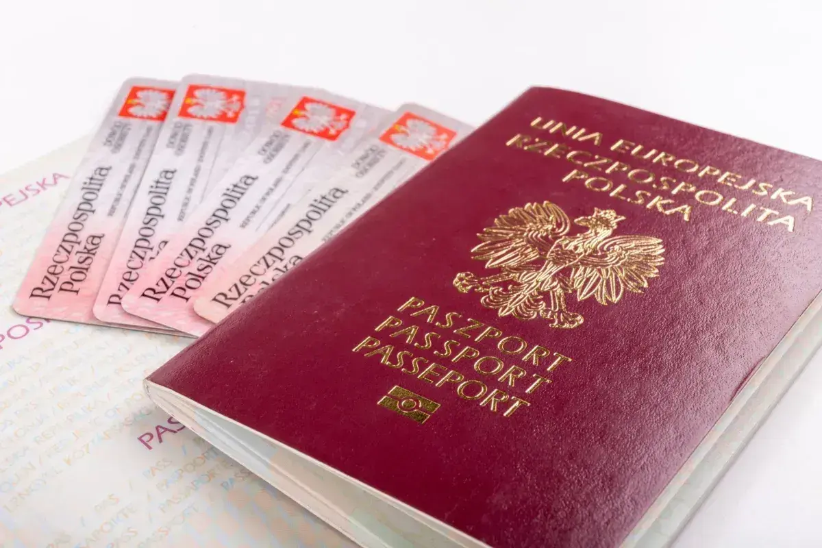 Polskie paszporty i dowody osobiste. Czy do Norwegii potrzebny jest paszport? Tak, jeśli nie masz dowodu osobistego.