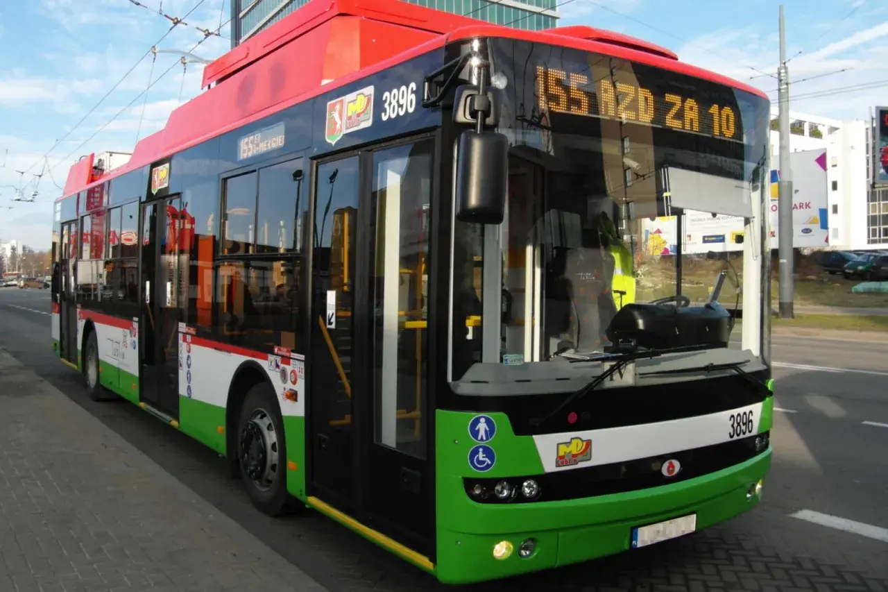 Autobus MPK Lublin z numerem 3896, linia 155. Idealny na szybki bilet 15 minutowy po mieście.