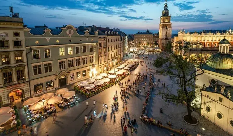 Autobusy Kraków-Lwów: MDA, bilety i jak uniknąć kolejek?
