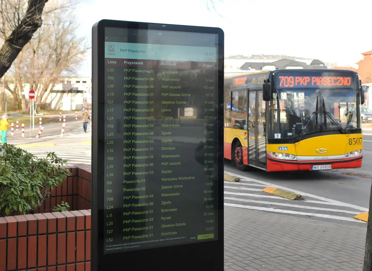 elektroniczna tablica odjazdów dworzec autobusowy