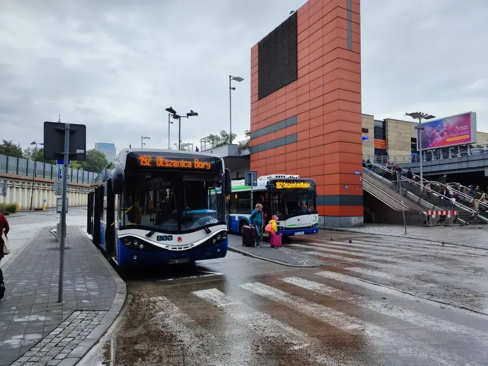 Przystanek autobusowy Dworzec Główny Wschód Kraków Balice