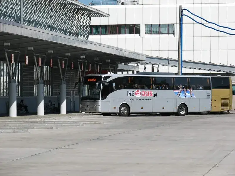 Zdjęcie Neobus Iwonicz-Zdrój: Plac Oczków. Uniknij pomyłki!