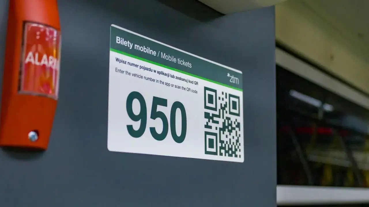 Bilet elektroniczny MPK z numerem 950 i kodem QR. Można go zeskanować lub wpisać numer pojazdu w aplikacji.