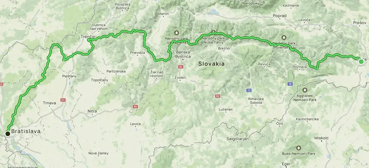 Trasa przez Słowację od Bratysławy po Koszyce, wiodąca przez parki narodowe i malownicze tereny.