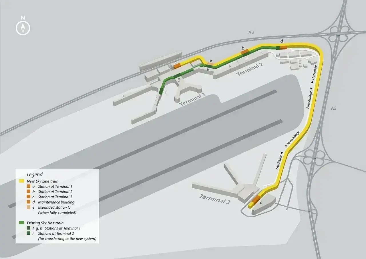 Schemat lotniska Frankfurt nad Menem z zaznaczonymi trasami Sky Line train, łączącymi terminale 1, 2 i 3.